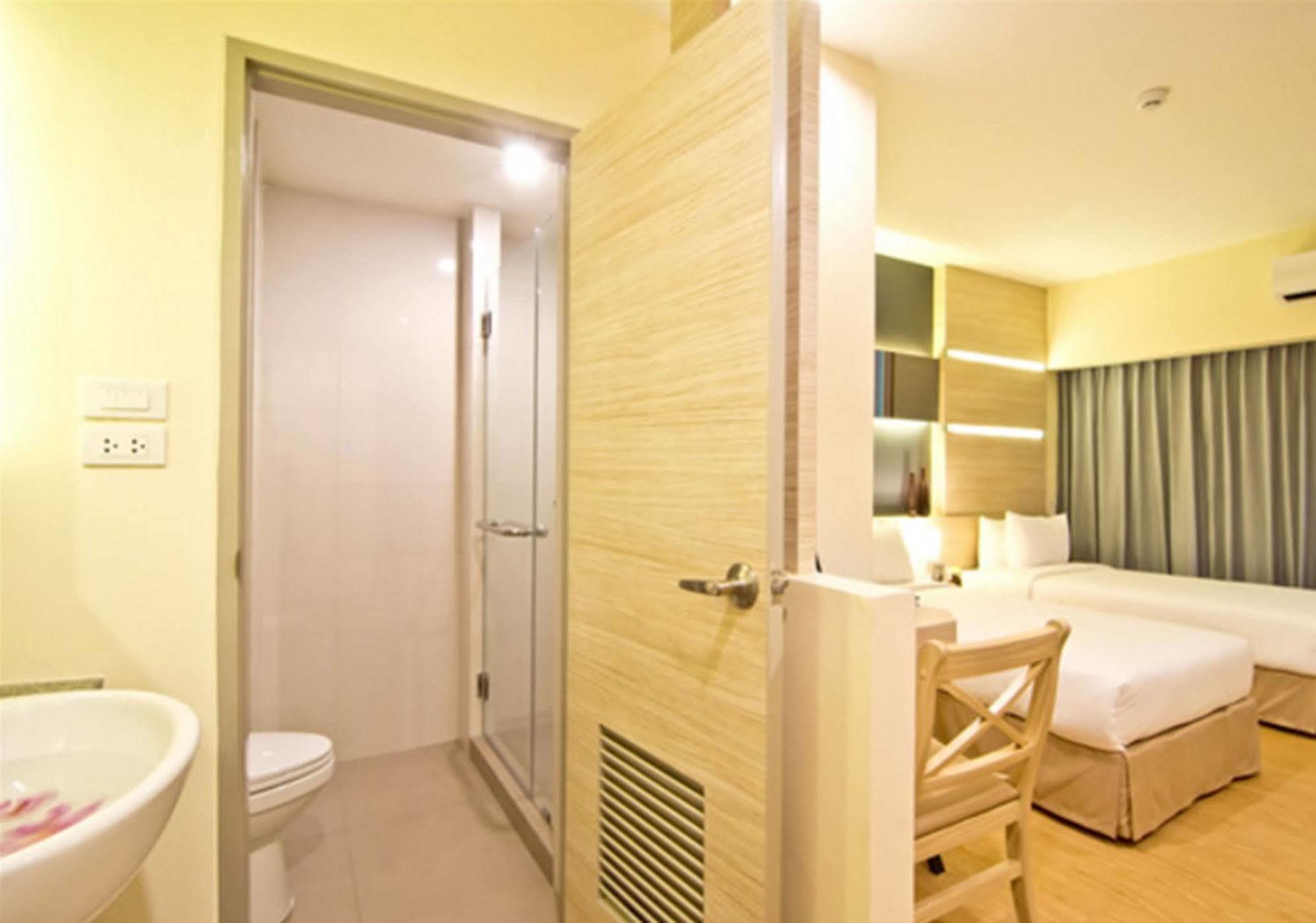 Sunshine One Otel Pattaya Dış mekan fotoğraf